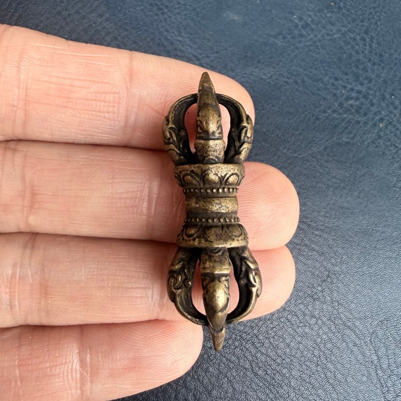 Small Vintage Collectible Items - Pequeño colgante de latón estilo tibetano,